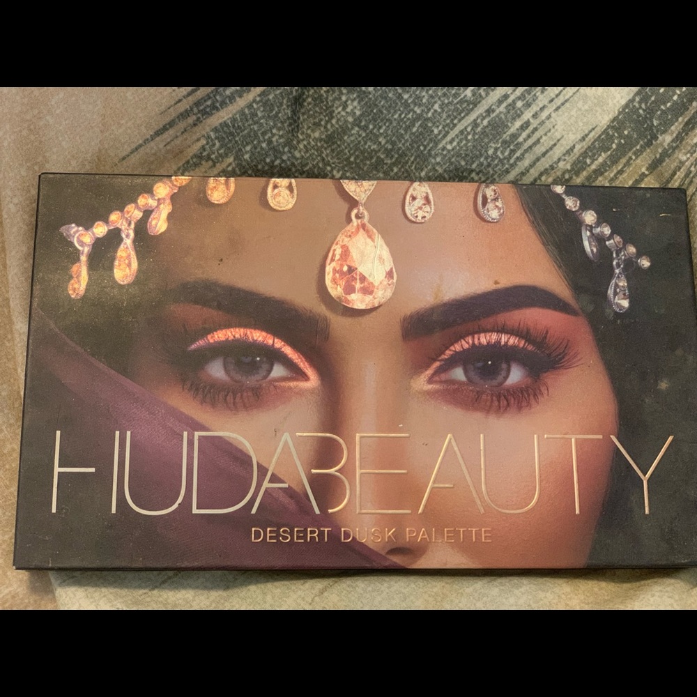Huda desert dusk palette